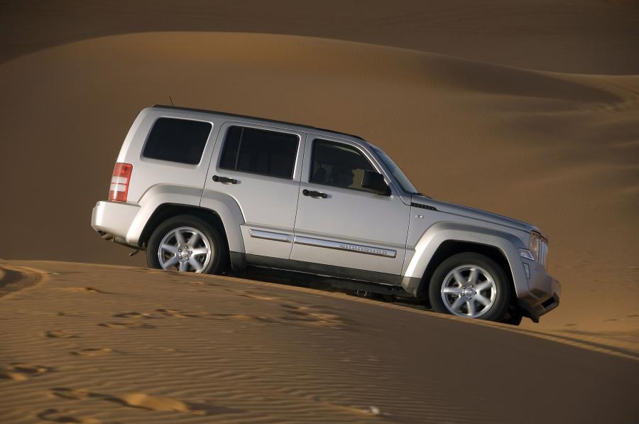  Jeep Cherokee 2008 года  (фото 30 из 161)